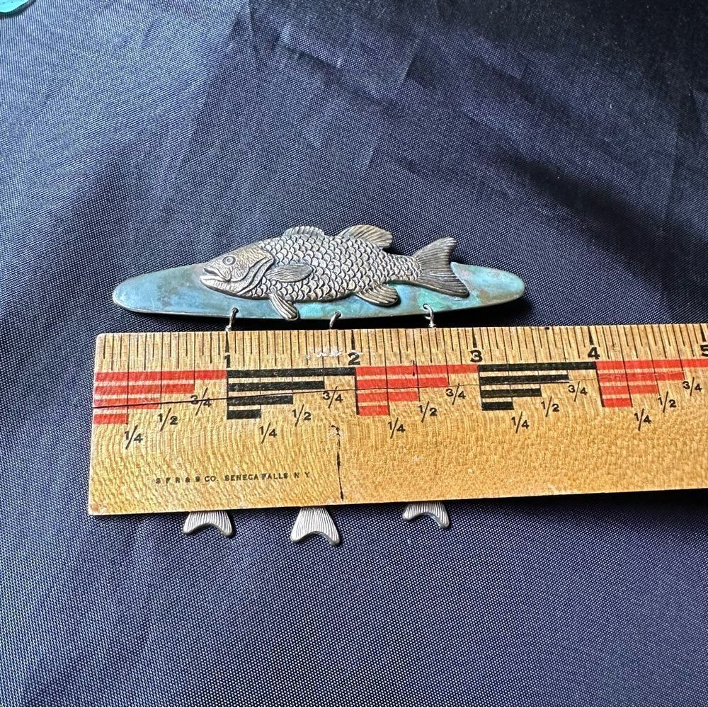 Vintage Brass and Verdi Gris Fisherman’s Hat Pin Badge Brooch - Picture 3 of 10